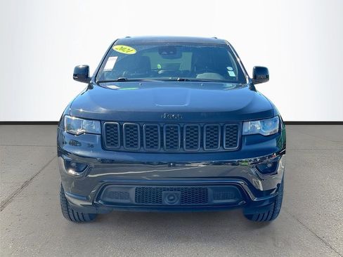 Used 2021 Jeep Grand Cherokee Laredo X image 2