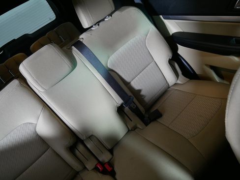 Used 2016 Ford Explorer Base image 14