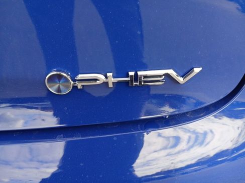 New 2026 Toyota Prius Plug-In Hybrid FWD image 9