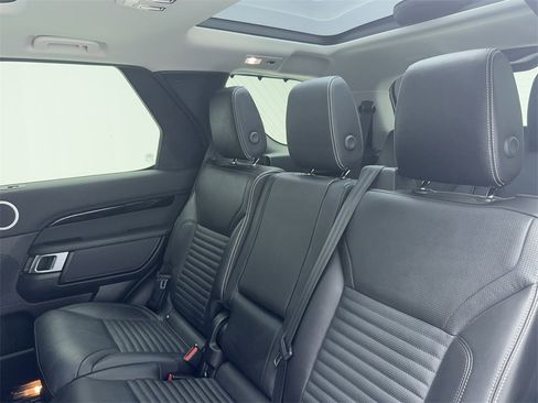 Used 2024 Land Rover Discovery S image 40