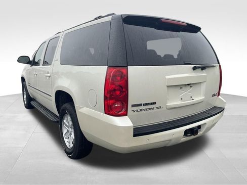 Used 2011 GMC Yukon XL SLT w/ SLT-2 Equipment Package AWD/4WD image 16