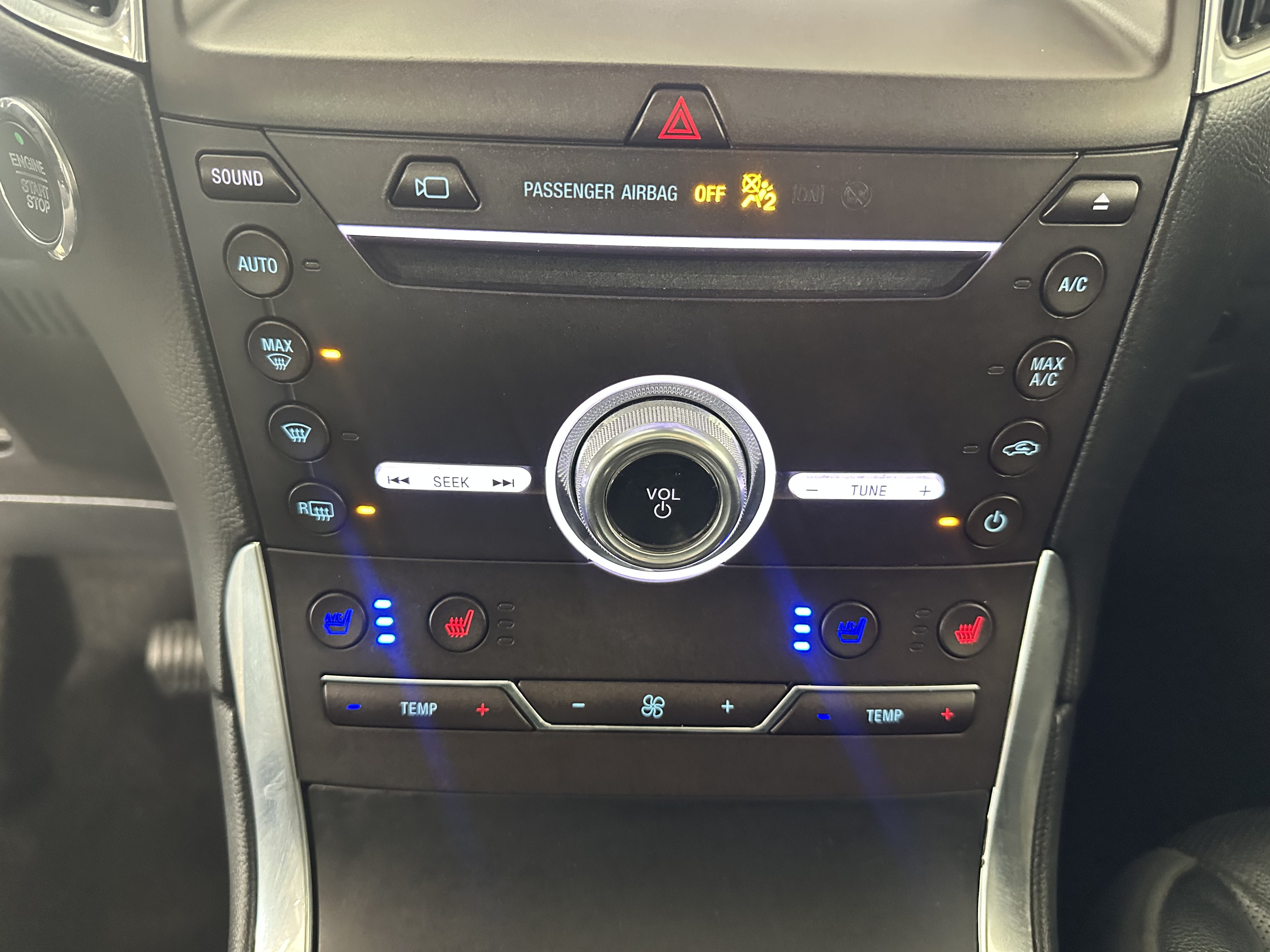 Used 2019 Ford Edge Titanium w/ Equipment Group 301A AWD/4WD image 17