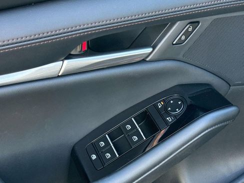 Certified 2025 MAZDA MAZDA3 s Sport image 21