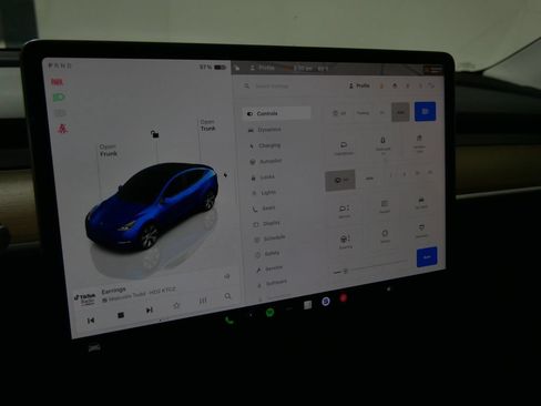Used 2024 Tesla Model Y Long Range AWD/4WD image 23
