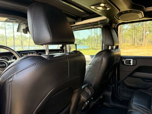 Used 2021 Jeep Wrangler Unlimited Sahara AWD/4WD image 28