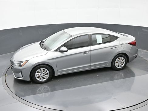 Used 2020 Hyundai Elantra SE image 31