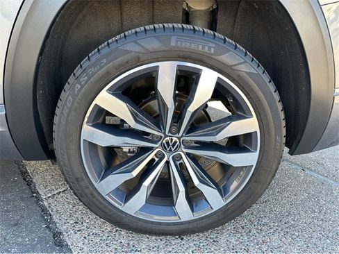 Used 2021 Volkswagen Atlas SEL R-Line image 4