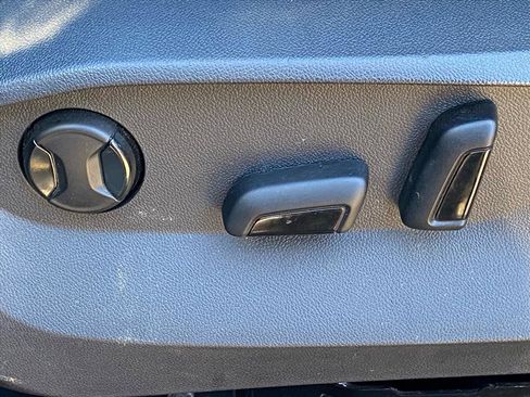 Used 2022 Volkswagen Taos SE w/ Panoramic Sunroof Package image 10