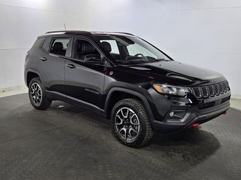 Used 2024 Jeep Compass Trailhawk image 1
