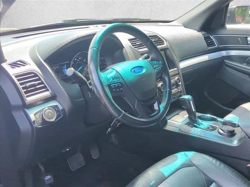Used 2016 Ford Explorer XLT w/ Equipment Group 202A AWD/4WD image 9