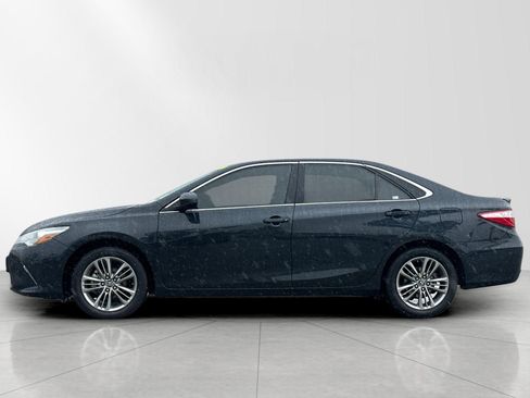 Used 2017 Toyota Camry SE image 7