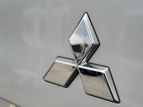 Used 2024 Mitsubishi Outlander SE image 6