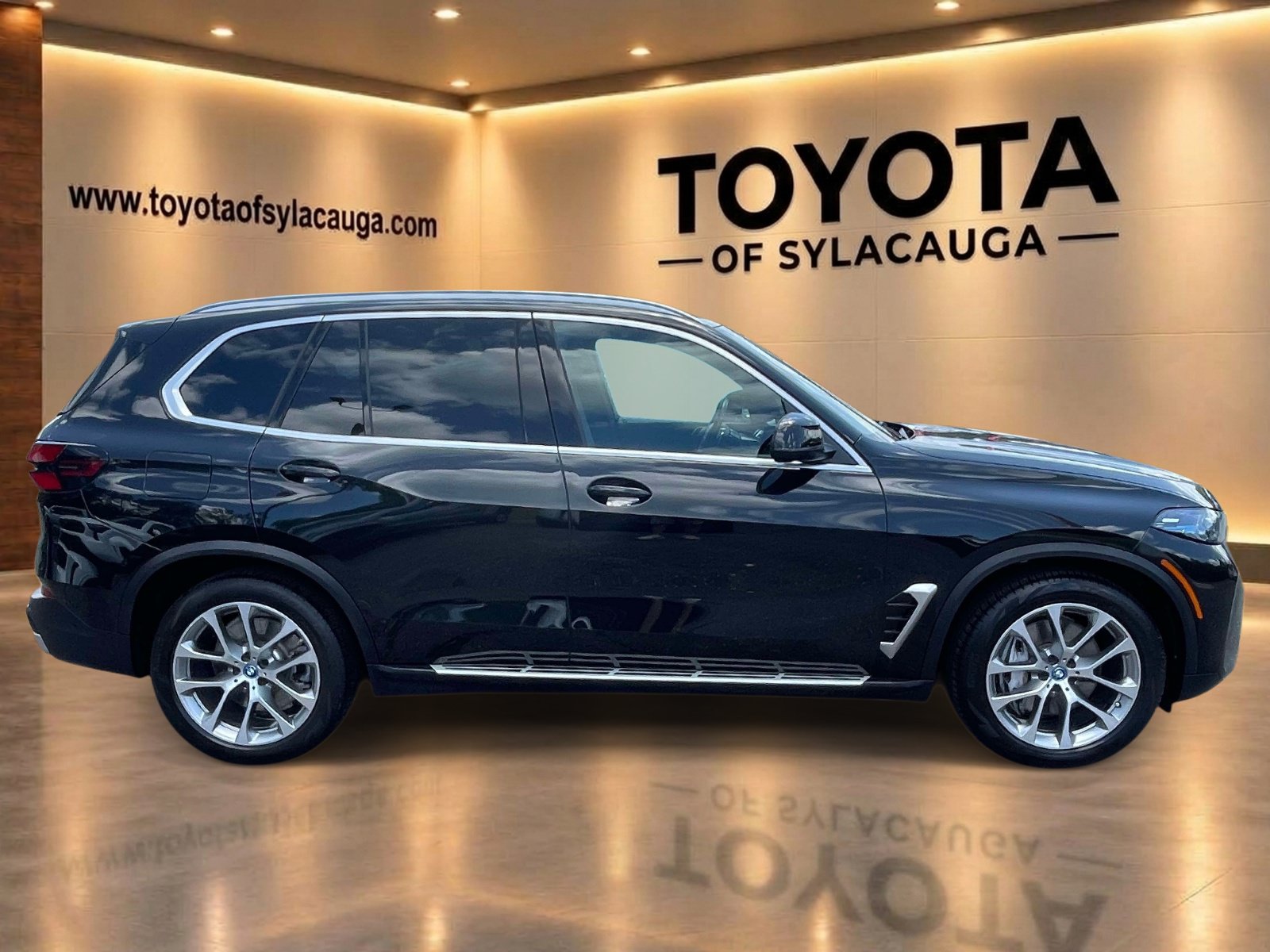 Used 2025 BMW X5 xDrive50e AWD/4WD image 2