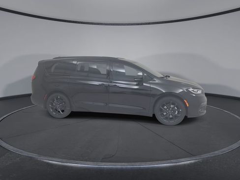 New 2026 Chrysler Pacifica Limited image 3