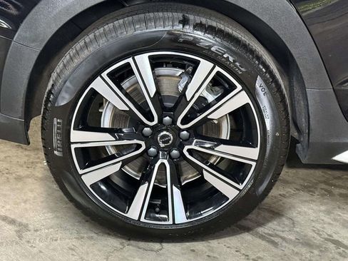 Used 2025 Volvo V60 B5 Cross Country Ultra w/ Climate Package AWD/4WD image 13