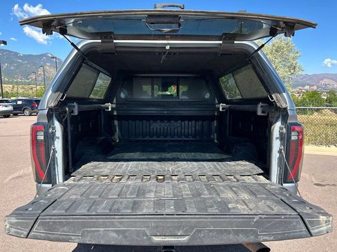 Used 2024 GMC Sierra 2500 AT4 w/ Technology Package AWD/4WD image 5