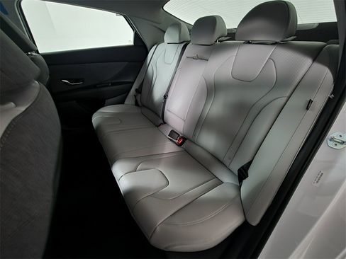 New 2025 Hyundai Elantra Limited image 11