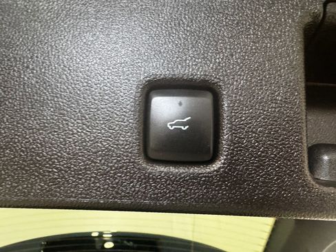 Used 2025 Ford Escape Platinum AWD/4WD image 35