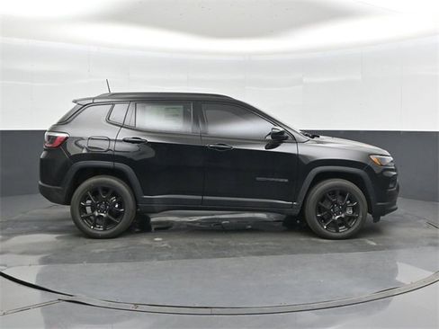 New 2026 Jeep Compass Latitude w/ Mopar Graphics Package image 7