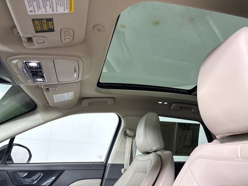 Used 2021 Lincoln Corsair FWD w/ Premium Package image 34