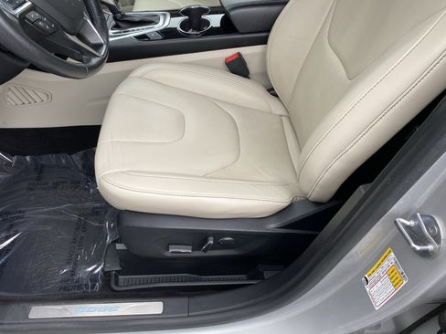 Used 2017 Ford Edge Titanium FWD image 35