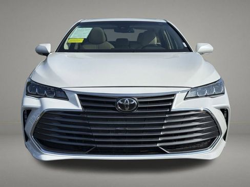 Used 2022 Toyota Avalon XLE w/ Moonroof Package image 9