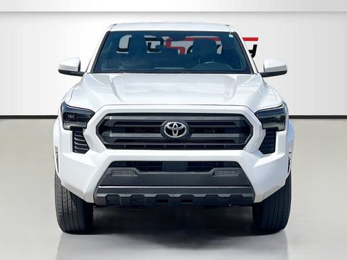 Used 2025 Toyota Tacoma SR5 AWD/4WD image 2