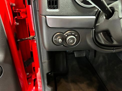 Used 2004 Chevrolet SSR w/ Preferred Equipment Group image 14