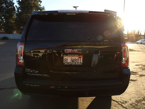 Used 2019 GMC Yukon XL SLT w/ Graphite Performance Edition image 32