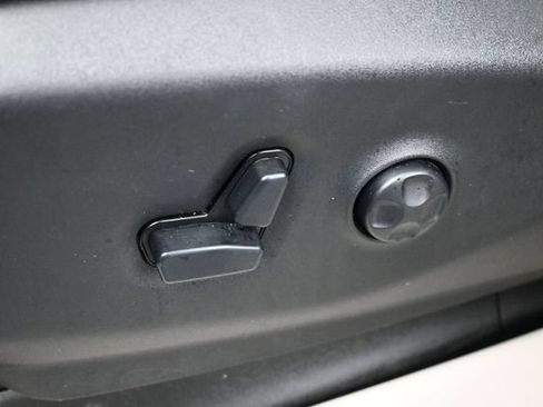 Used 2020 Chrysler Pacifica Limited FWD image 12