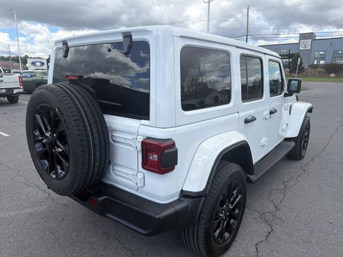 Used 2025 Jeep Wrangler Sahara AWD/4WD image 3