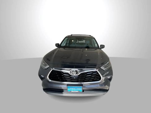 Used 2021 Toyota Highlander Platinum AWD/4WD image 3