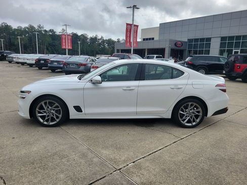 Used 2022 Genesis G70 2.0T RWD image 2