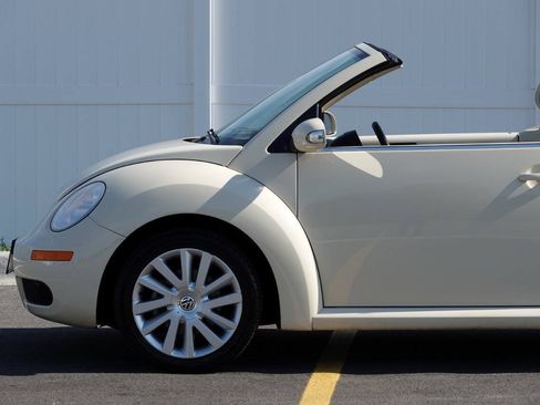 Used 2008 Volkswagen Beetle SE FWD image 10