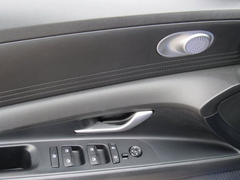 Used 2022 Hyundai Elantra SEL image 11