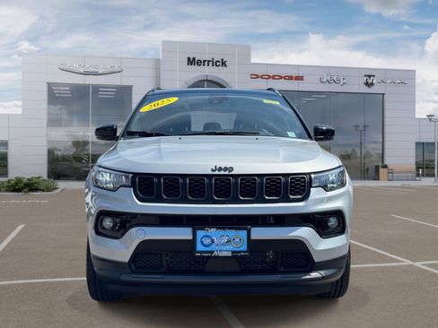 Used 2025 Jeep Compass Limited w/ Sun & Sound Group AWD/4WD image 3