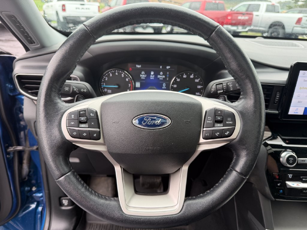 Used 2021 Ford Explorer Limited w/ Equipment Group 301A AWD/4WD image 28