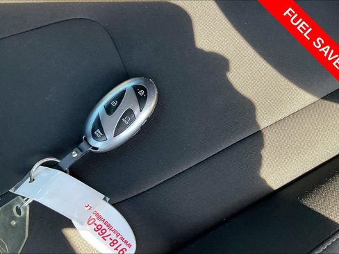 Used 2025 Hyundai Elantra SEL FWD image 10