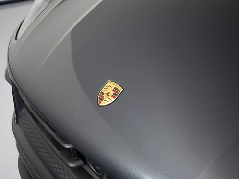 Certified 2025 Porsche Macan AWD/4WD image 14