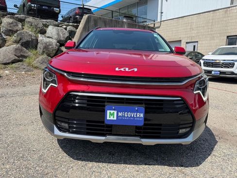 Used 2023 Kia Niro EX Touring FWD image 9