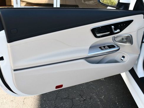 Used 2024 Mercedes-Benz CLE 450 4MATIC Cabriolet image 11