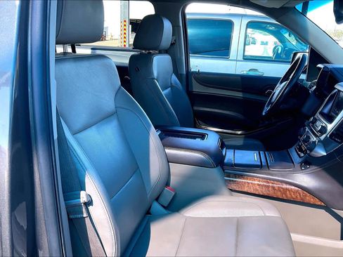 Used 2016 Chevrolet Suburban LTZ image 8