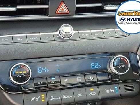 New 2025 Hyundai Elantra Limited image 9