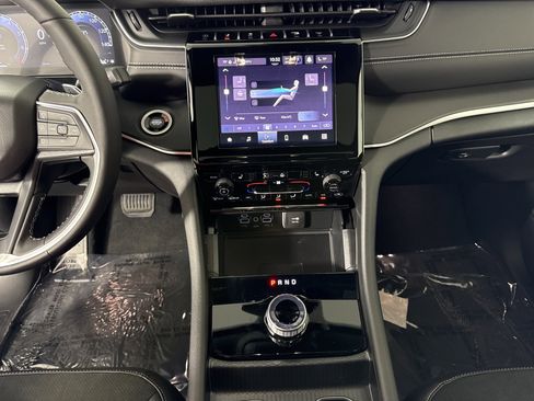 New 2025 Jeep Grand Cherokee Altitude image 25