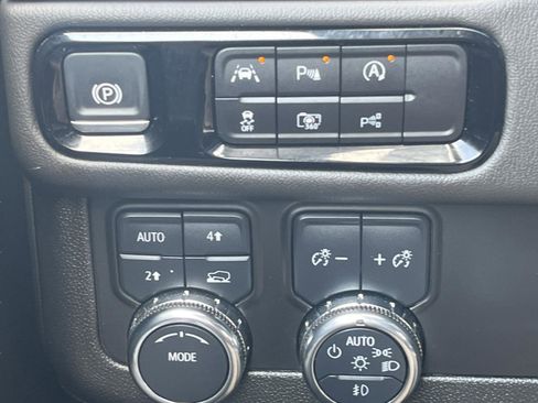 Used 2025 GMC Yukon Denali image 21