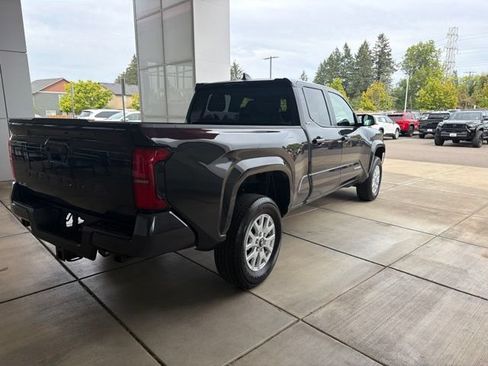 Certified 2025 Toyota Tacoma SR5 AWD/4WD image 11