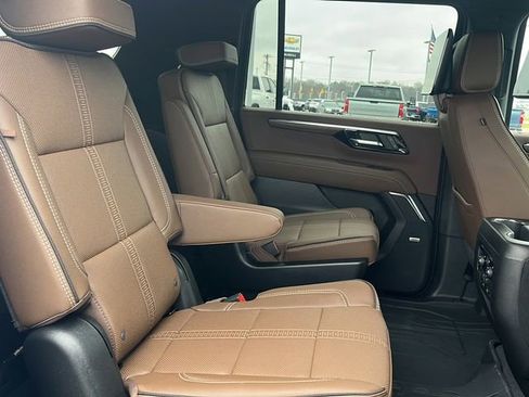 New 2026 Chevrolet Suburban High Country image 13