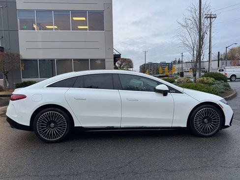 Used 2022 Mercedes-Benz EQS 580 4MATIC Sedan w/ AMG Line Interior image 12