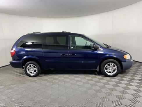 Used 2004 Dodge Grand Caravan SXT image 2