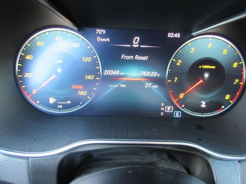 Used 2022 Mercedes-Benz GLC 300 4MATIC image 4